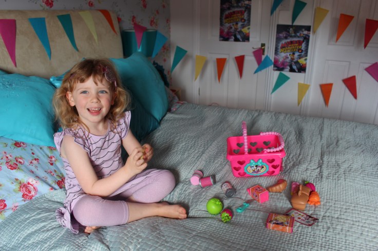 Minnie’s Happy Helpers Shopping Basket