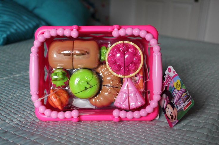 Minnie's Happy Helpers Shopping Basket