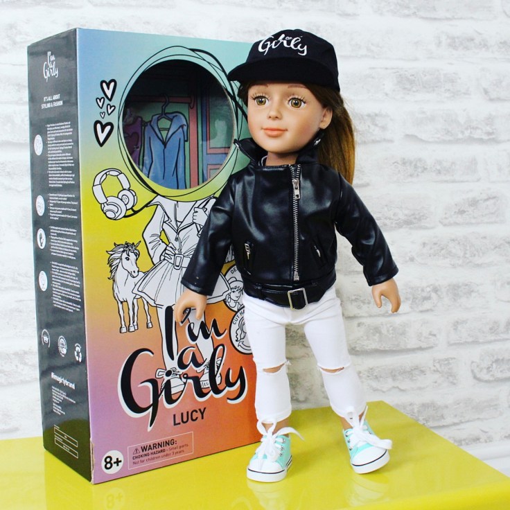 I'm a girly doll unboxing