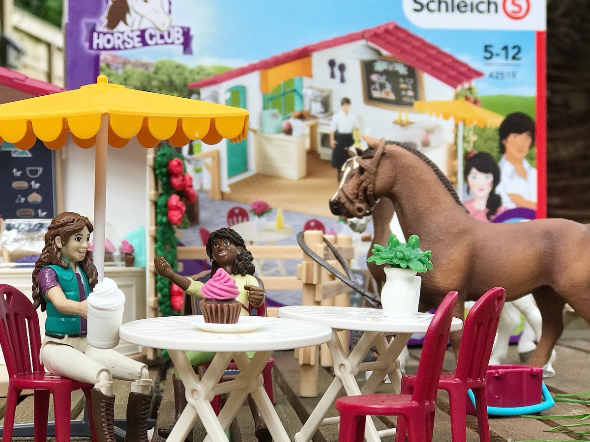Schleich Horse Club Riders Café Playset&nbsp;Review