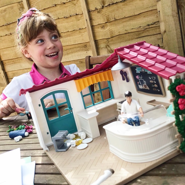 Schleich Horse Club Riders Cafe Playset Review