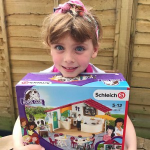 Schleich Horse Club Riders Cafe Playset Review